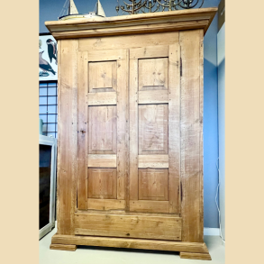 Gammelt afsyret skab SOLGT