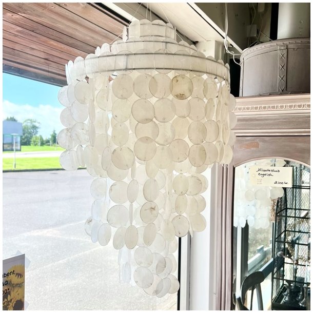 Pendel - stor lampe med skaller