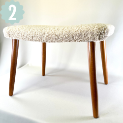 Skammel med 4 teak ben + teddy stof