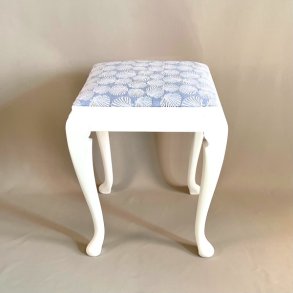 Skammel med muslingestof - SOLGT