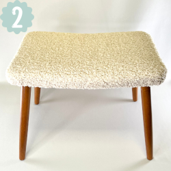 Skammel med 4 teak ben + teddy stof