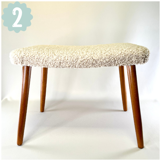 Skammel med 4 teak ben + teddy stof