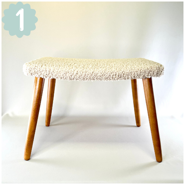 Skammel med 4 teak ben + teddy stof