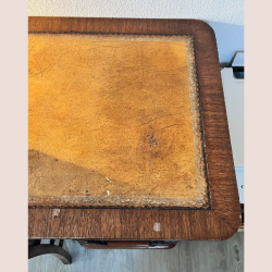 Victoriansk skrivebord med runde hjrner (engelsk)