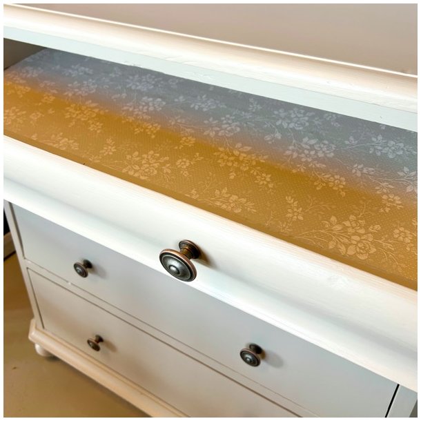 Gl. kommode - sandfarvet, 4 skuffer 