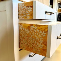 Kommode med marmortop