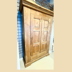 Gammelt afsyret skab SOLGT