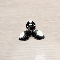 Bladformet lysestage i slv til kertelys