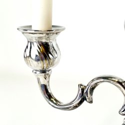 Trearmet lysestage - lav kandelaber i s�lvplet