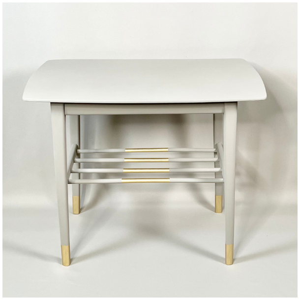 Bord med hylde - SOLGT