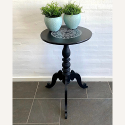 Rundt bord med tre ben