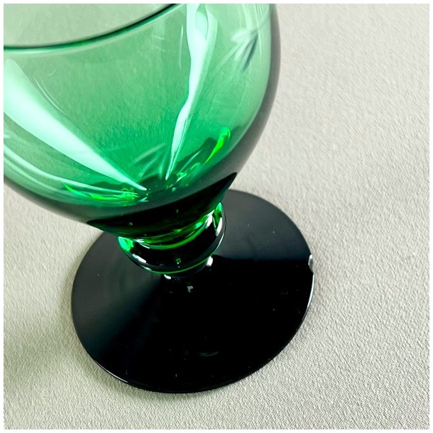 Vinglas - Holmegaard, Ranke, grn m/sort fod