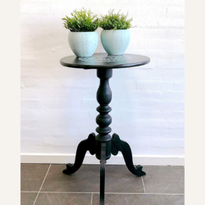 Rundt bord med tre ben