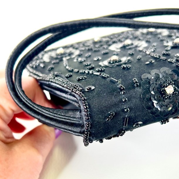 Clutch taske - sort satin med perler