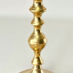 Messing lysestagepar - ottekantet fod, patineret