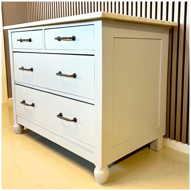 Kommode med marmortop