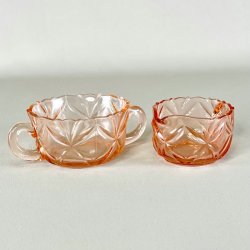 Sukker og flde st - lyserdt glas