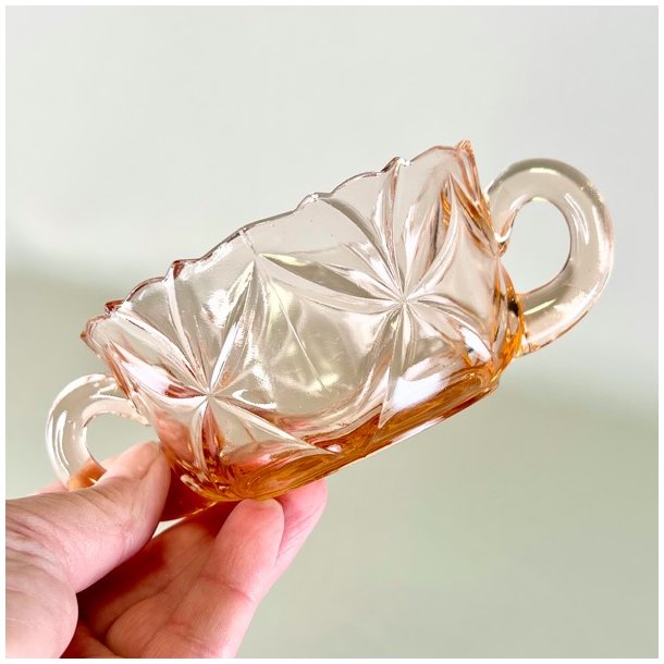 Sukker og flde st - lyserdt glas