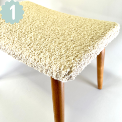 Skammel med 4 teak ben + teddy stof