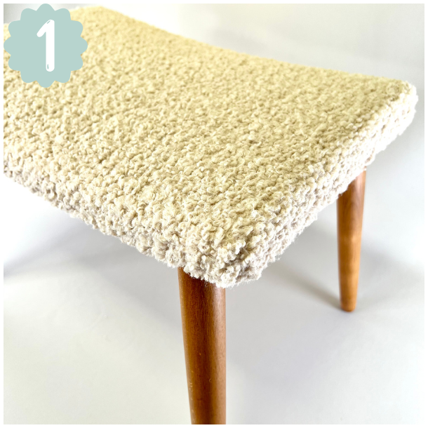 Skammel med 4 teak ben + teddy stof