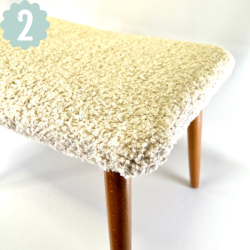 Skammel med 4 teak ben + teddy stof