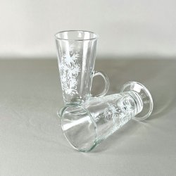 Glaskrus med fine udsmykninger