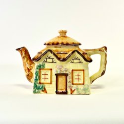 Tekande - Keele Street Pottery, English Cottage 