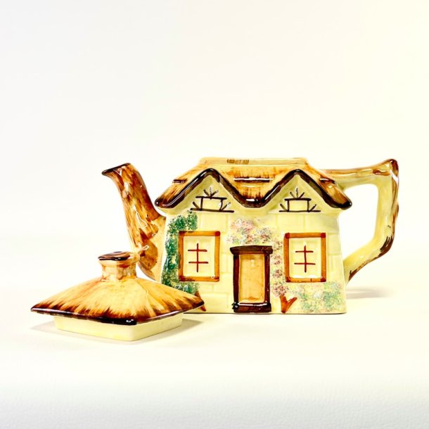 Tekande - Keele Street Pottery, English Cottage 