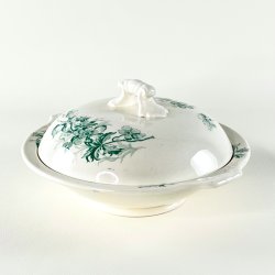 Terrin med lg - grn blomst