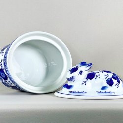 Terrin med hare p toppen