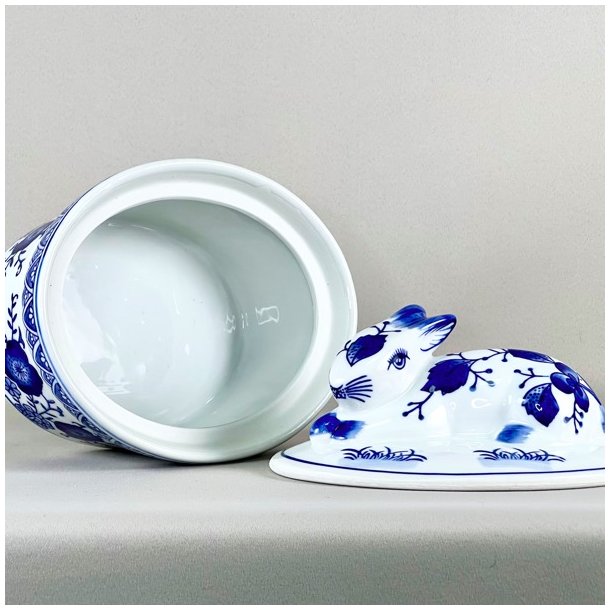 Terrin med hare p toppen