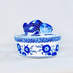 Fisketerrin med fisk p toppen 