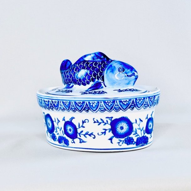 Fisketerrin med fisk p toppen 