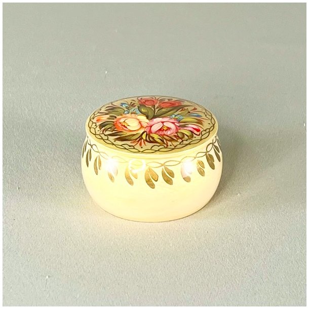 Sm sker i lakeret tr