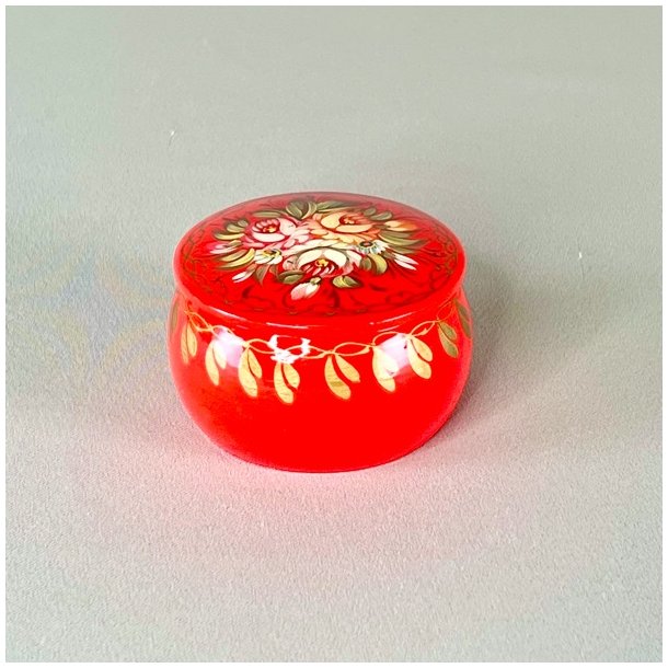 Sm sker i lakeret tr