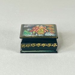 Sm sker i lakeret tr