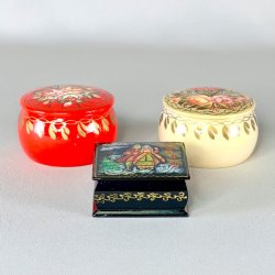 Sm sker i lakeret tr