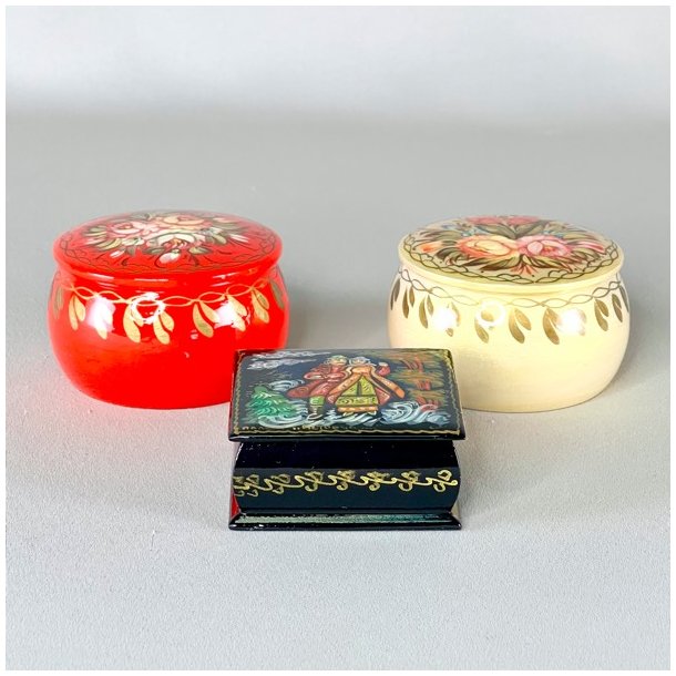 Sm sker i lakeret tr