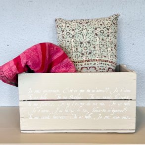 Gl. sodavandskasse - sand m/fransk tekst