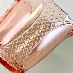 Glaskande - lyserd med rudemnster