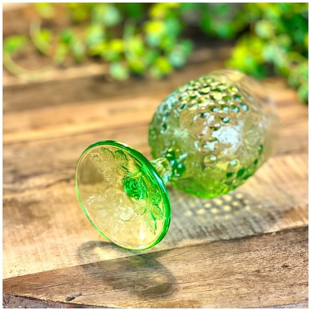 Vinglas - lysegrnt med druer og blade