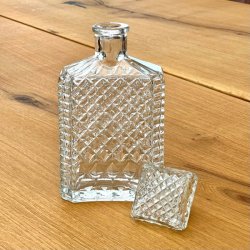 Karaffel - vintage, firkantet og flad 