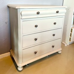 Gl. kommode - sandfarvet, 4 skuffer 