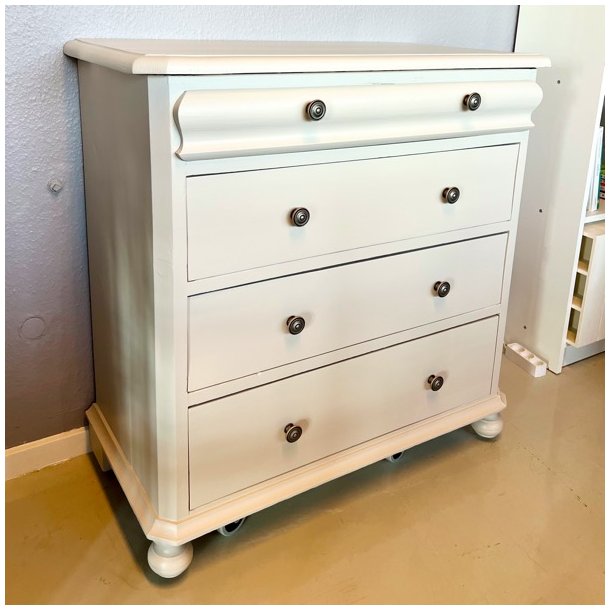 Gl. kommode - sandfarvet, 4 skuffer 