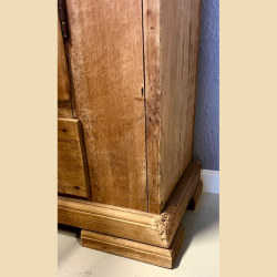 Gammelt afsyret skab SOLGT