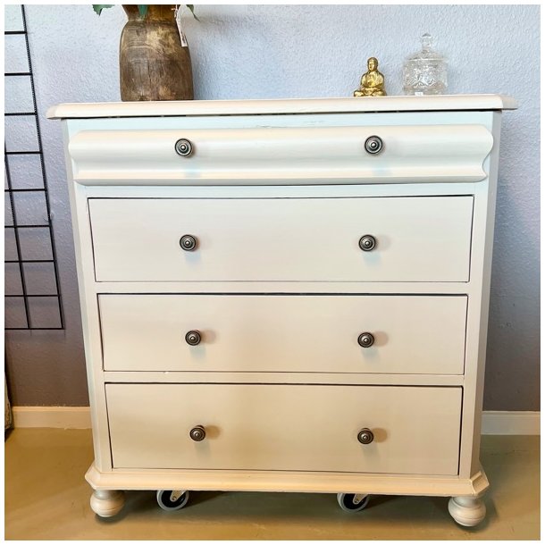 Gl. kommode - sandfarvet, 4 skuffer 