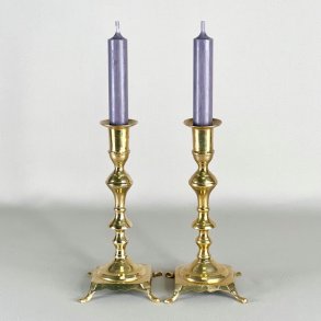 Messing lysestagepar - p fdder, patineret 