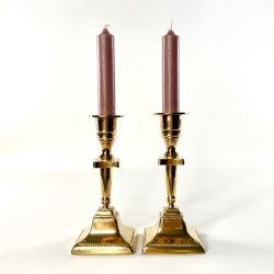 Messing lysestagepar - firkantet fod, H16 cm