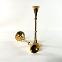 Messing lysestagepar - trompetformet med kugler, H22 cm