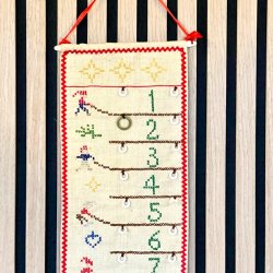 Pakkekalender, broderet